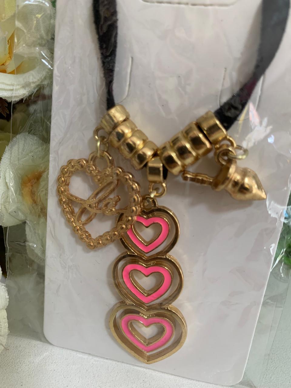 Chocker  3 Corações