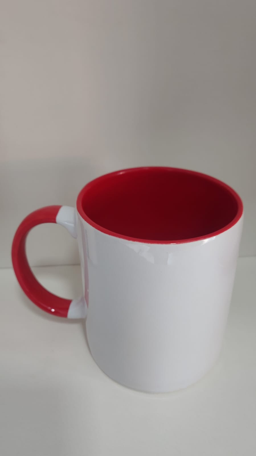 Caneca alça e interna vermelha