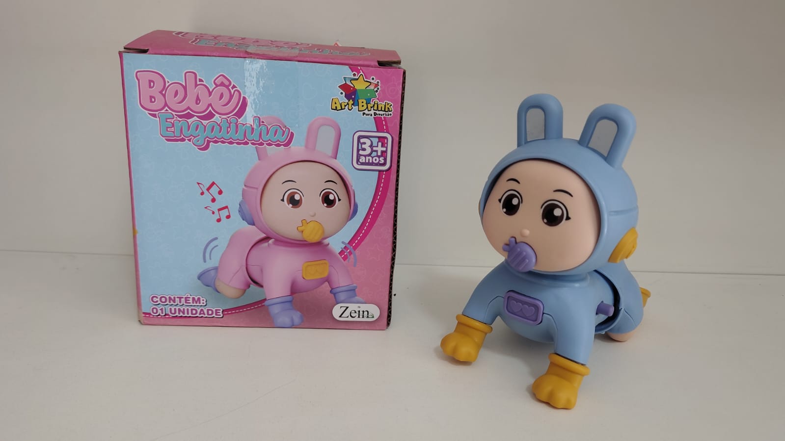 Bebê engatinha
